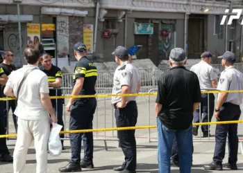 რა ხდება ადგილზე, სადაც გუშინ საცხოვრებელი კორპუსის ნაწილი ჩამოინგრა