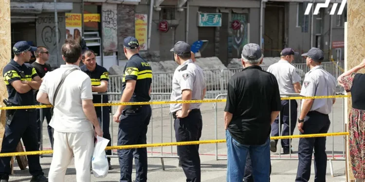 რა ხდება ადგილზე, სადაც გუშინ საცხოვრებელი კორპუსის ნაწილი ჩამოინგრა