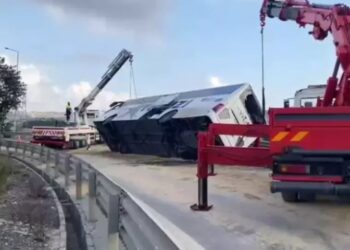 თურქეთში სამგზავრო ავტობუსის გადატრიალების შედეგად დაღუპულთა რაოდენობა გაიზარდა – დაკავებულია ავტობუსის მძღოლი