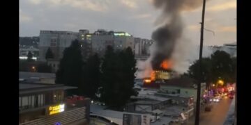 ვიდეო – თბილისში დღეს დილით მაღაზიები დაიწვა