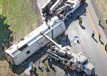 ნიუ იორკში ტურისტული ავტობუსის ავარიის შედეგად, ხუთი ადამიანი დაიღუპა, ათობით კი დაშავდა