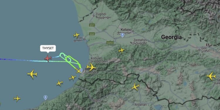 სტამბულიდან მომავალი თვითმფრინავი ბათუმის აეროპორტში ვერ ეშვება