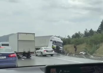 ვიდეო – ავტოსაგზაო შემთხვევა ცენტრალურ მაგისტრალზე