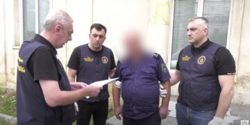 ვიდეო – პოლიციელმა ფულადი სარგებლისთვის მორფინი უკანონოდ გაასაღა – შსს-მ სამი პირი დააკავა
