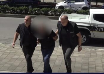 ვიდეო – პოლიციამ დააკავა კაცი, რომელმაც ოზურგეთში ცოლი მოკლა