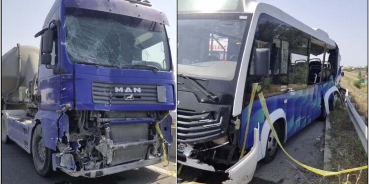 ვიდეო – 9 ადამიანი დაშავდა ავტობუსისა და ცემენტმზიდის შეჯახების შედეგად თბილისი-რუსთავის ავტობანზე