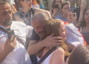 გიორგი ახობაძე სასამართლო სხდომათა დარბაზიდან გათავისუფლდა