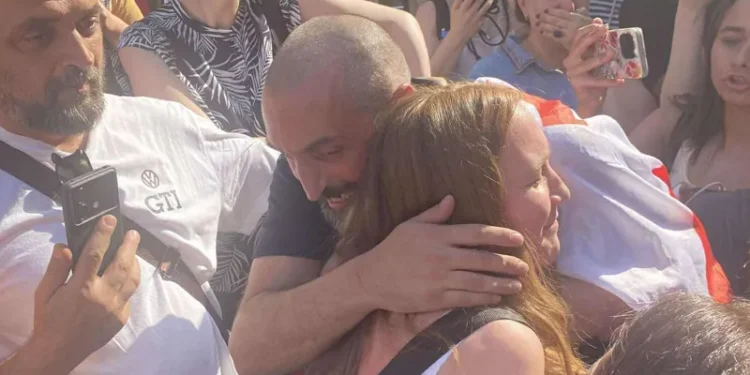 გიორგი ახობაძე სასამართლო სხდომათა დარბაზიდან გათავისუფლდა