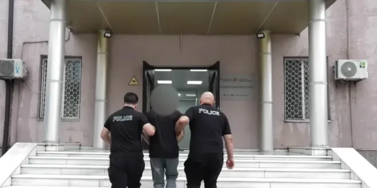 აჭარაში დააკავეს პირი, რომელიც მეუღლეს, სისტემატურად აყენებდა სიტყვიერ და ფიზიკურ შეურაცხყოფას, ფიზიკური შეურაცხყოფა მიაყენა შვილებსაც