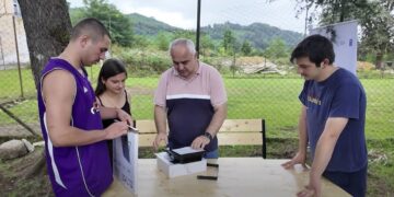 სოფელ ვაკიჯვარში ახალგაზრდებს თავშეყრისა და დასვენების ადგილისთვის სხვადასხვა ატრიბუტიკა გადაეცა