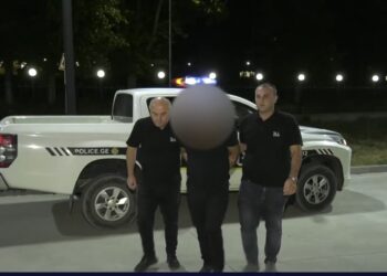 დააკავეს კაცი, რომელმაც შეშის ნაჭრით ნათესავი მოკლა