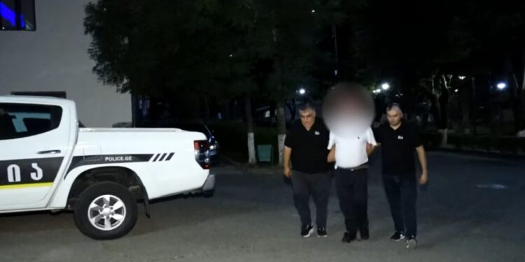 დააკავეს კაცი, რომელმაც ურთერთშელაპარაკების ნიადაგზე ერთი პირი დაჭრა