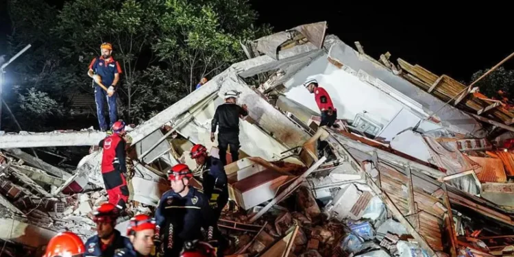 თურქეთში მიწისძვრას მსხვერპლი მოჰყვა, დანგრეულია 15-ზე მეტი შენობა