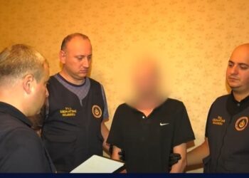 ვიდეო – ნარკოდანაშაულის ბრალდებით პოლიციელი დააკავეს