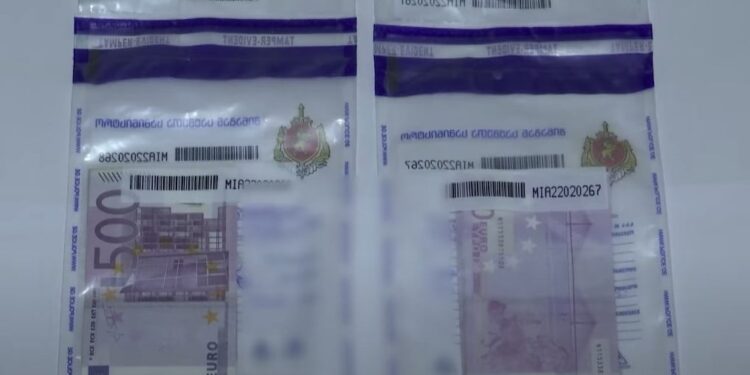 დააკავეს კაცი, რომელმაც ვალუტის გადამცვლელ ჯიხურში 500-ევროიანი კუპიურები გაასაღა