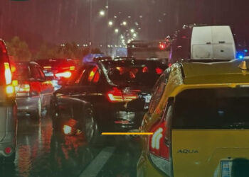 ავტობანზე საცობია – სატვირთო მოცურდა და გზა ჩახერგა