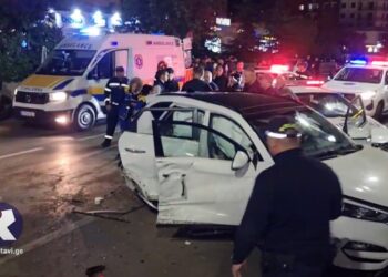 ავარიის შედეგად 4 ადამიანი დაშავდა – ნახეთ ძლიერი შეჯახების ამსახველი ვიდეო