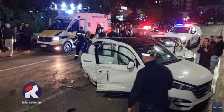 ავარიის შედეგად 4 ადამიანი დაშავდა – ნახეთ ძლიერი შეჯახების ამსახველი ვიდეო