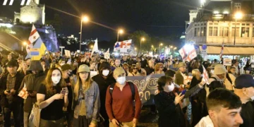 თბილისში, საპროტესტო მსვლელობა ლოზუნგით – “ბოლომდე, საქართველოს გადასარჩენად” მიმდინარეობს