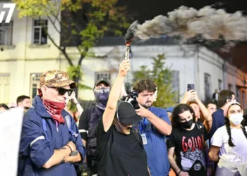 აქციის მონაწილეები მელიქიშვილიდან რუსთაველის გამზირისკენ მიემართებიან