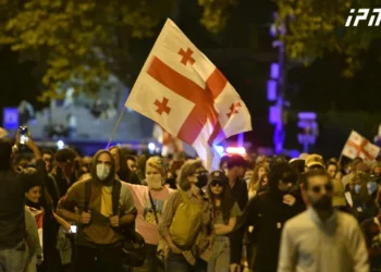 აქციის მონაწილეებმა მელიქიშვილის გამზირიდან პარლამენტთან გადაინაცვლეს