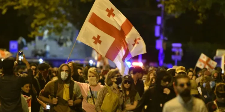 აქციის მონაწილეებმა მელიქიშვილის გამზირიდან პარლამენტთან გადაინაცვლეს