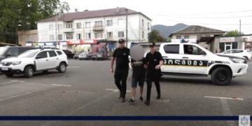 ვიდეო – ლანჩხუთში 18 წლის ბიჭი ყვავილების მაღაზიის გაქურდვის ბრალდებით დააკავეს