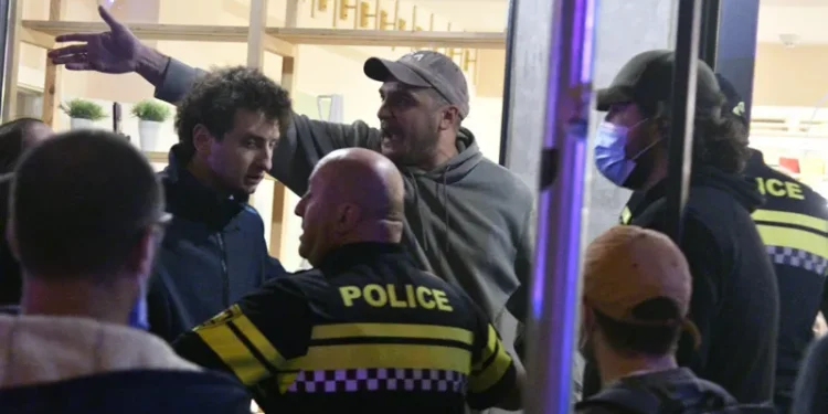 ბესიკის ქუჩაზე დაპირისპირება იყო – პოლიციამ სავარაუდოდ, რამდენიმე პირი დააკავა