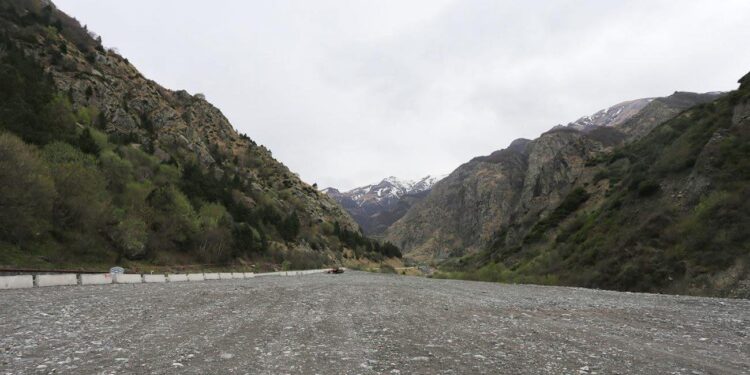 მცხეთა-შიომღვიმის მონასტრის გზაზე მთის ფერდი ჩამოიშალა