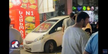 ვიდეო – ავარიის დროს ავტომობილი საცხობთან შევარდა