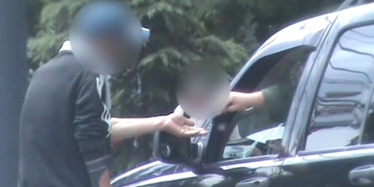 კაცს მტვირთავად მუშაობას და მოწყალების თხოვნას აიძულებდნენ – პოლიციამ ტრეფიკინგის ბრალდებით 1 პირი დააკავა