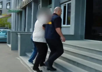 პოლიციამ თბილისსა და რეგიონებში უკანონო ცეცხლსასროლი იარაღები და საბრძოლო მასალა ამოიღო – დაკავებულია 7 პირი