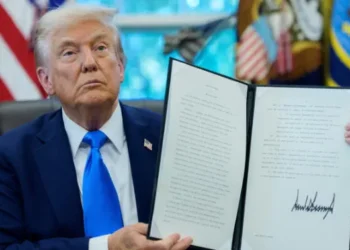 ტრამპმა ხელი მოაწერა ბრძანებას, რომელიც სამუშაო ვიზებისთვის კომპანიებისთვის წლიურად 100 000 დოლარის ოდენობის გადასახადს აწესებს