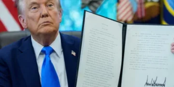 ტრამპმა ხელი მოაწერა ბრძანებას, რომელიც სამუშაო ვიზებისთვის კომპანიებისთვის წლიურად 100 000 დოლარის ოდენობის გადასახადს აწესებს