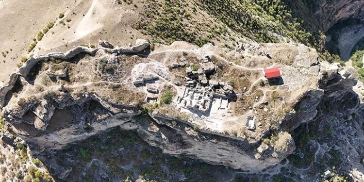 არტანუჯის ციხეში ქართველი მეფის, აშოტ კურაპალატის სამარხი აღმოაჩინეს