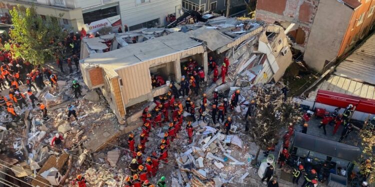 თურქეთში შვიდსართულიანი კორპუსის ჩამონგრევას მსხვერპლი მოჰყვა