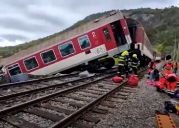 ვიდეო – სულ მცირე 66 ადამიანი დაშავდა ორი მატარებლის შეჯახების შედეგად სლოვაკეთში