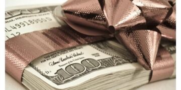 თანამდებობის პირებმა ერთ წელში, 12 მილიონი ლარის საჩუქრები მიიღეს – TI