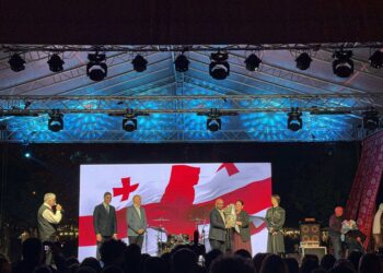 ვინ არიან ოზურგეთის საპატიო მოქალაქეები – მერიამ წელს აღნიშნული სტატუსი 13 ადამიანს მიანიჭა