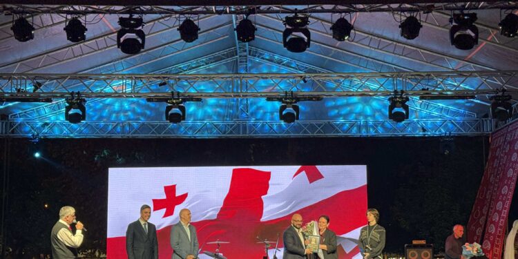 ვინ არიან ოზურგეთის საპატიო მოქალაქეები – მერიამ წელს აღნიშნული სტატუსი 13 ადამიანს მიანიჭა