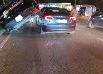 ვიდეო – უცნაური ავტოსაგზაო შემთხვევა თბილისში