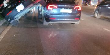 ვიდეო – უცნაური ავტოსაგზაო შემთხვევა თბილისში