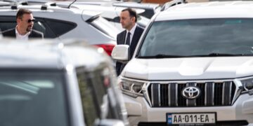 ღარიბაშვილს შეეფერდა გირაო და ჩამოერთვა პასპორტი