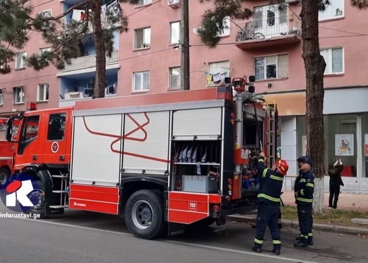 ნახეთ ვიდეო – რუსთავში, საცხოვრებელ ბინაში ხანძარი იყო