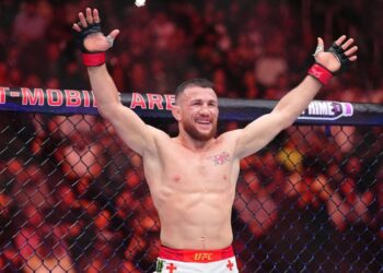 მერაბ დვალიშვილმა კორი სენდჰეგენი დაამარცხა და UFC-ს საჩემპიონო ქამარი შეინარჩუნა