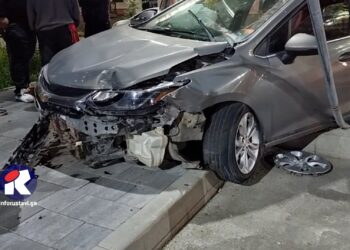 ნახეთ ვიდეო – ავტომობილი შეჯახების შემდეგ ინერციით ტროტუარზე ავარდა