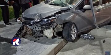 ნახეთ ვიდეო – ავტომობილი შეჯახების შემდეგ ინერციით ტროტუარზე ავარდა