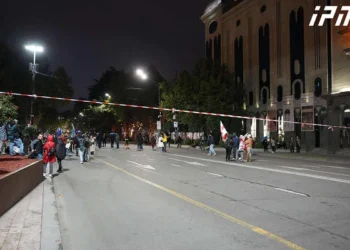 რუსთაველის გამზირზე საპროტესტო აქცია განახლდა – მოქალაქეებმა საავტომობილო გზა გადაკეტეს