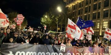 რესპუბლიკის მოედნიდან მსვლელობა „ბოლომდე, გამარჯვებამდე!“ მიმდინარეობს