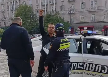 ლაშა ჩხარტიშვილი სასამართლო დარბაზიდან გათავისუფლდა, მისი პროცესი გადაიდო